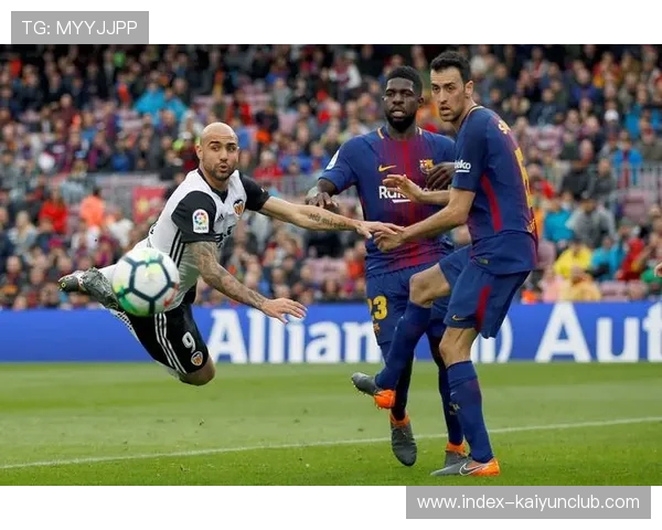 西甲巴萨控球渗透精准，连番威胁门前